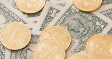 Bitcoins YTL banknotlar üzerinde kapat 