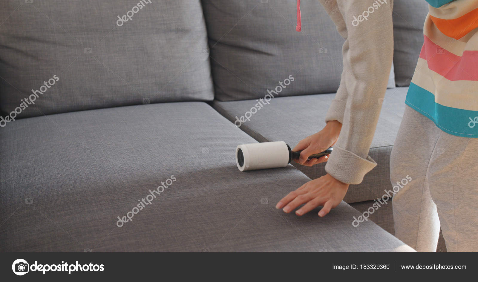 winnaar douche camouflage Housewife Sticky Roller Cleaning Sofa Stock Photo by ©leungchopan 183329360