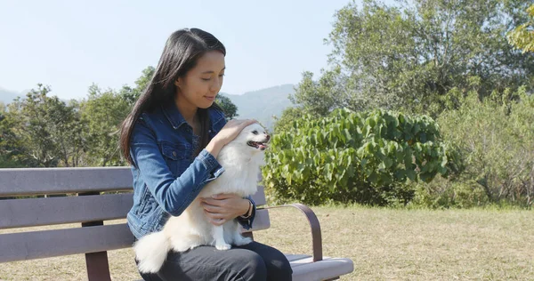 Frau Mit Hund Freien — Stockfoto