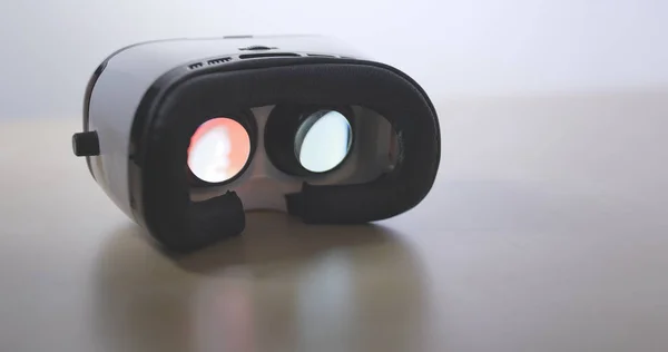 Film Spielt Virtual Reality Gerät — Stockfoto
