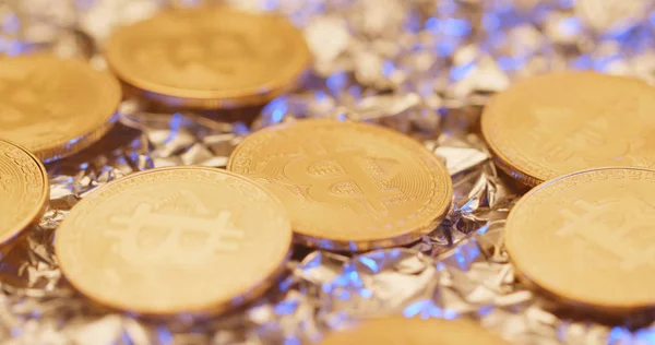 Empilement Bitcoins Sur Fond Doré — Photo