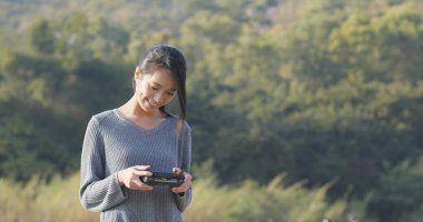 Kadın kontrol ve uzaktan casus uçak 