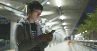 Smartphone, açık kullanan adam 