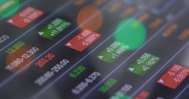 İşadamı tablet ile online borsa işlem hacmi çalışma 