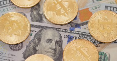 Bize dolar ve bitcoins yakın çekim