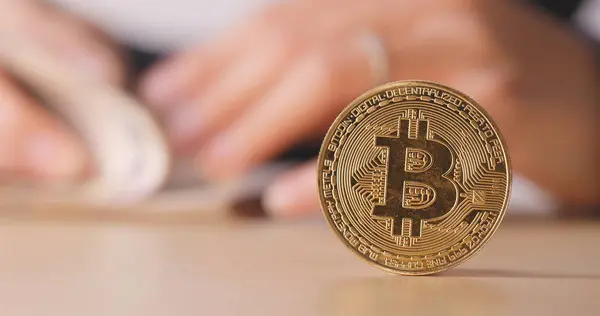 Bitcoin Con Conteo Billetes Fondo — Foto de Stock