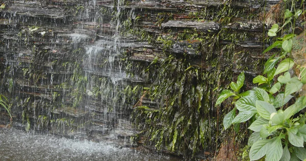 Настенные Камни Водопад Вблизи — стоковое фото