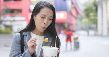 Kadın yemek balık top, Hong Kong stili snack 
