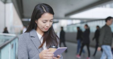 Kullanarak ve smartphone vasıl seyir işkadını 