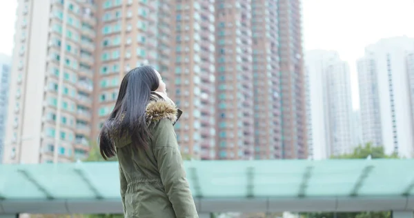 Confident Woman Looking City — Stock Photo, Image