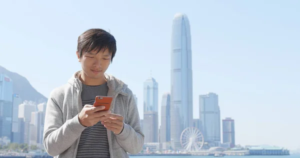 Férfi Cellphone Ban Hong Kong — Stock Fotó
