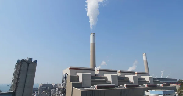 Humo Chimenea Fábrica Sobre Cielo Azul — Foto de Stock