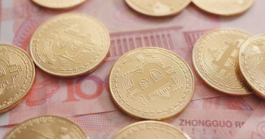 RMB banknot ve bitcoins kapat  