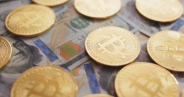 Bitcoins ve ABD Doları banknot 
