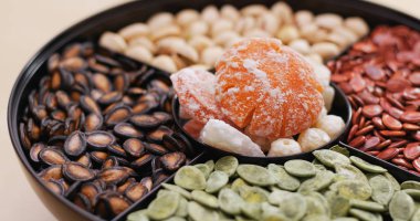 Ay yeni yıl için geleneksel Çince aperatif tepsisi 