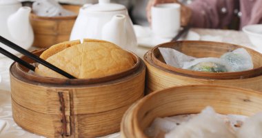 Dim sum Çin restoranında sahip 