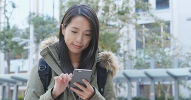 Smartphone, açık kullanan kadın 