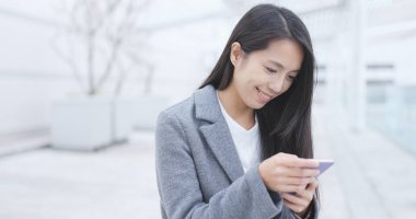 Cep telefonu açık, SMS gönderme işkadını 