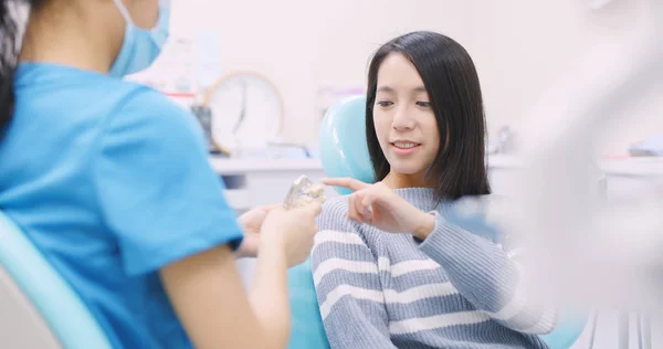 Doctor Dentist Explain Implant Teeth Patient Dental Clinic — Stock Photo, Image