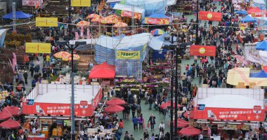 Victoria Park, Hong Kong - 14 Şubat 2018: Hong Kong'da Fuar geleneksel Çince ay yeni yıl havadan görünümü