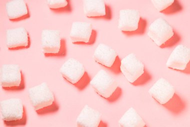 Hatmi şeker pembe bir arka plan üzerinde