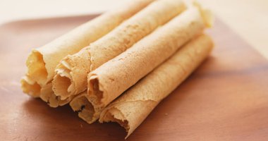 Gözleme Çin böreği teneke kutu içinde  