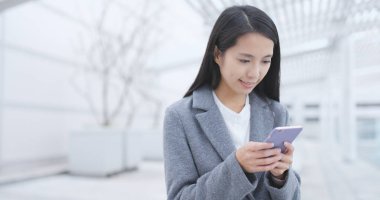 Cep telefonu açık, SMS gönderme işkadını 