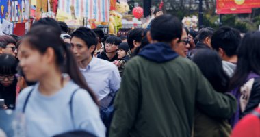 Victoria Park, Hong Kong - 13 Şubat 2018: geleneksel ay yeni yıl fuara kalabalık halkı 