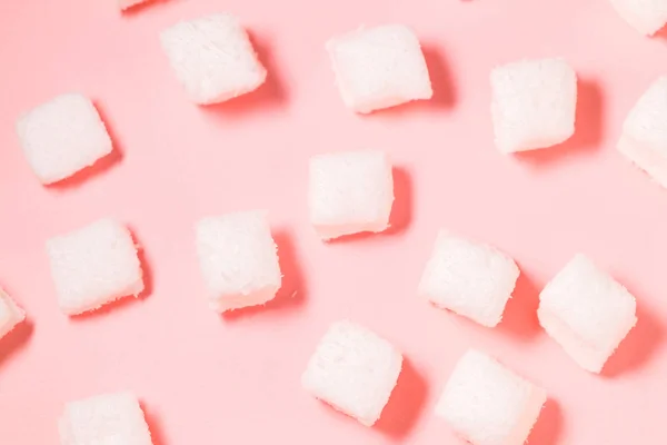 Marshmallows Brancos Fundo Rosa — Fotografia de Stock