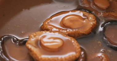 Çin Mutfağı, abalones ve mantar marul üzerinde stil 