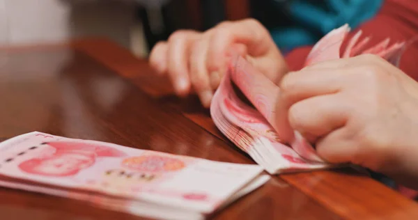 Contando Rmb Por Mãos Perto — Fotografia de Stock