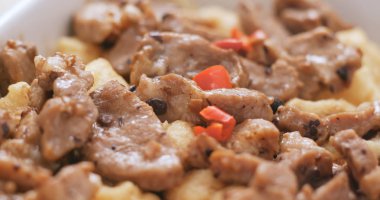 Buğulanmış domuz eti yemekleri yakın çekim