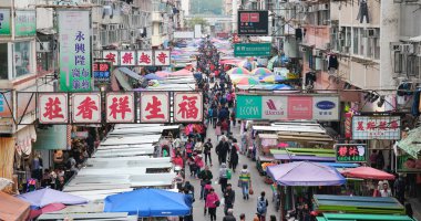 Mong Kok, Hong Kong - 28 Şubat, 2018: Hong Kong şehir sokak 