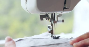 Dikiş makinesi eylem yakın çekim 