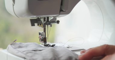 Dikiş makinesi eylem yakın çekim 