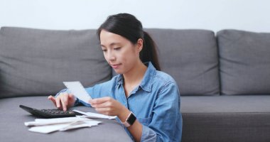 Ev hanımı hesaplamak günlük yaşam harcama 