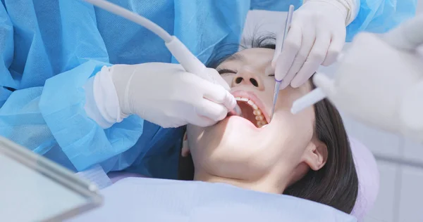 Femme Subir Examen Dentaire — Photo