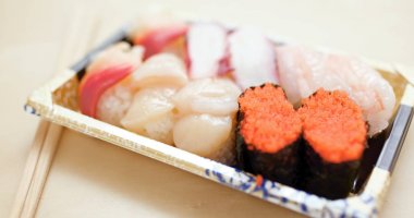 Suşi plastik paketinde götürün 