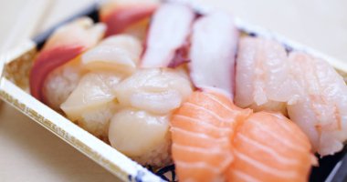 Suşi almak uzak yakın çekim