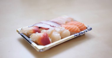 Suşi masaya götür