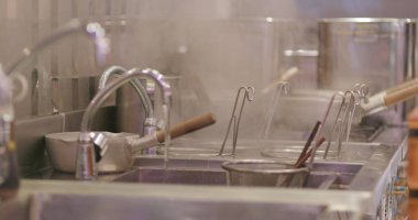 Restoranda açık mutfak yakın çekim 