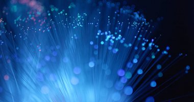 Fiber optik siyah arka plan üzerinde ışık 