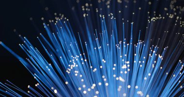 Fiber optik siyah arka plan üzerinde durmak  