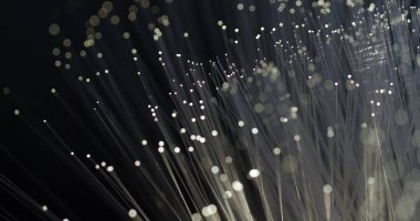 Fiber optik ışık ayrılmaktadır 