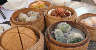 Çin dim sum restoranda yemek 