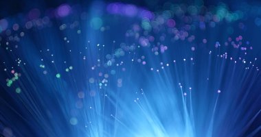 Fiber optik siyah arka plan üzerinde durmak  