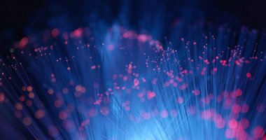 Fiber optik siyah arka plan üzerinde durmak  