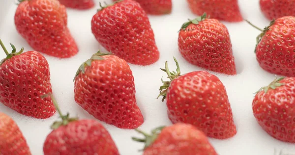 Frische Erdbeeren Verpackung Aus Nächster Nähe — Stockfoto