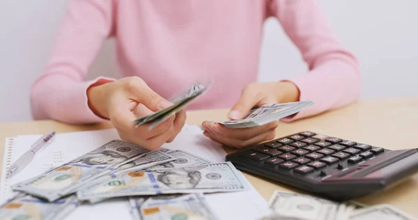 Housewife Counting Money Daily Expenditure — Stock Photo, Image