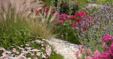 Güzel Bahçe park ve taş yol 